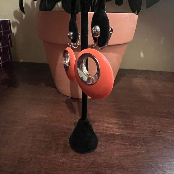 Vintage 60s Signed Sarah Coventry MOD Orange 2" “Bold Gypsy” Clip Earrings - Picture 2 of 5